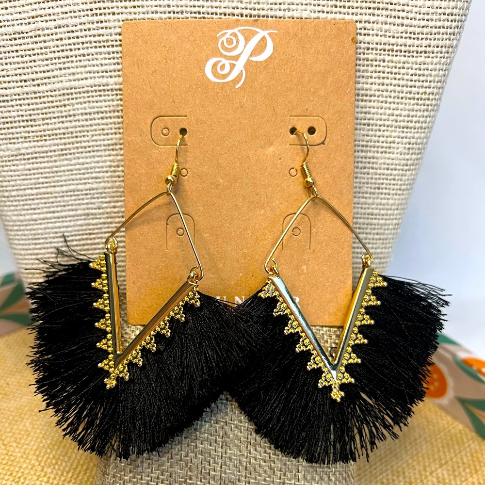 *RETIRED & NIB* Delania Earrings